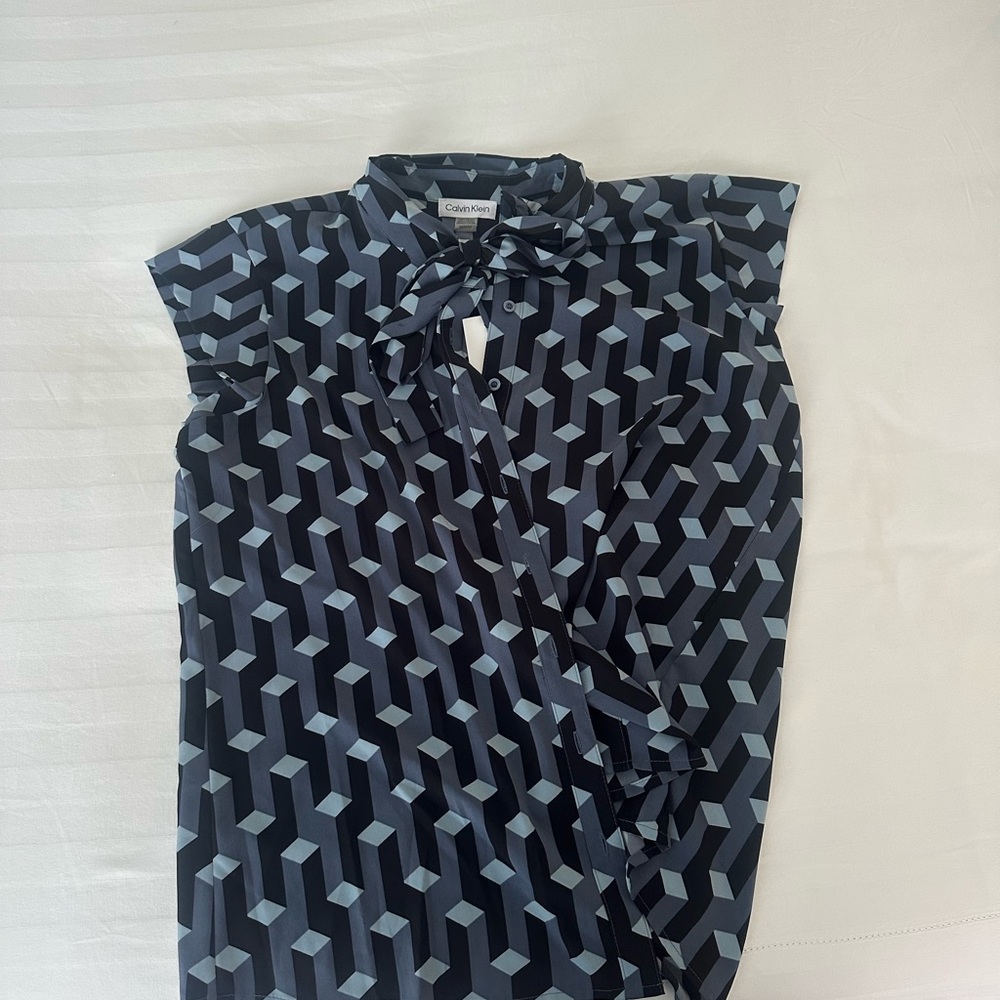 Calvin Klein Black and Gray 3D Pattern Blouse
